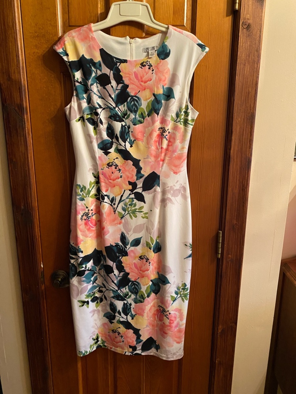 Vintage Floral Sheath Dress in White and Pink